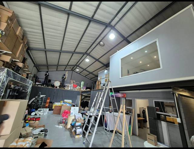 490M² WAREHOUSE TO LET IN PAROW INDUSTRIAL